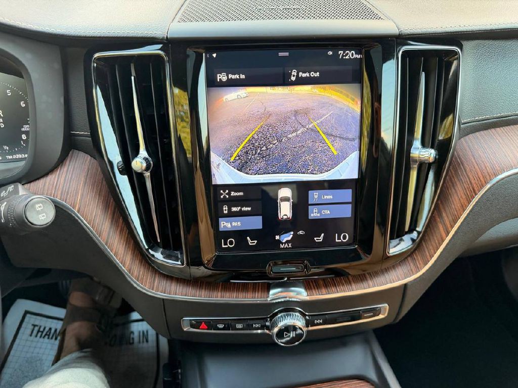 2019 Volvo XC60 Image 17
