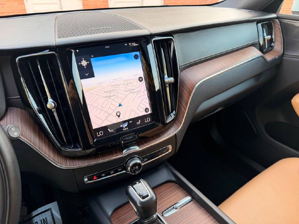 2019 Volvo XC60 Image 18