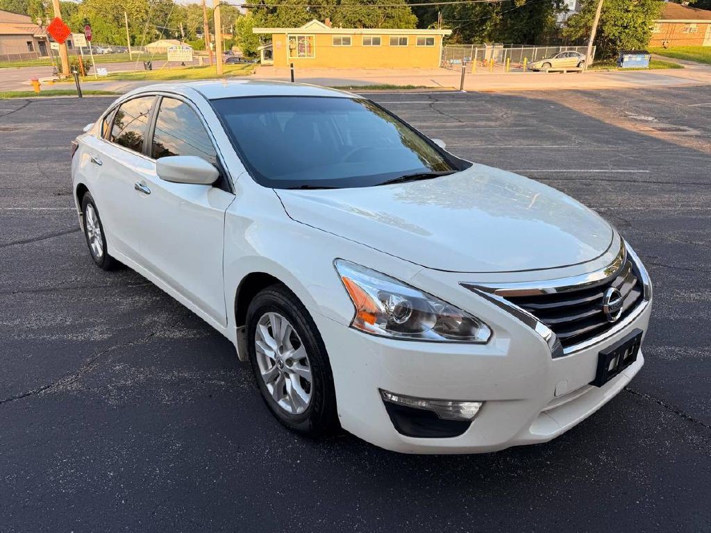 2015 Nissan Altima Image 1