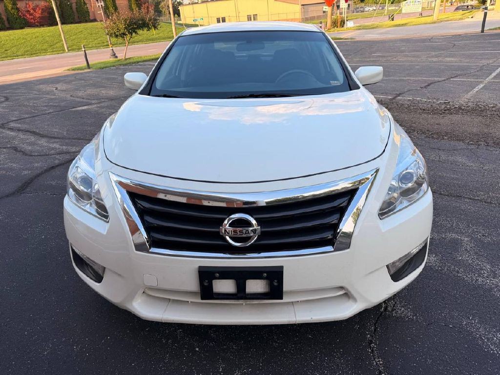 2015 Nissan Altima Image 2