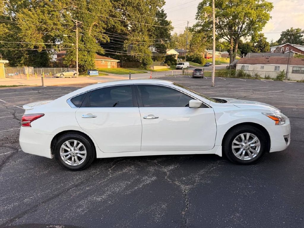 2015 Nissan Altima Image 4