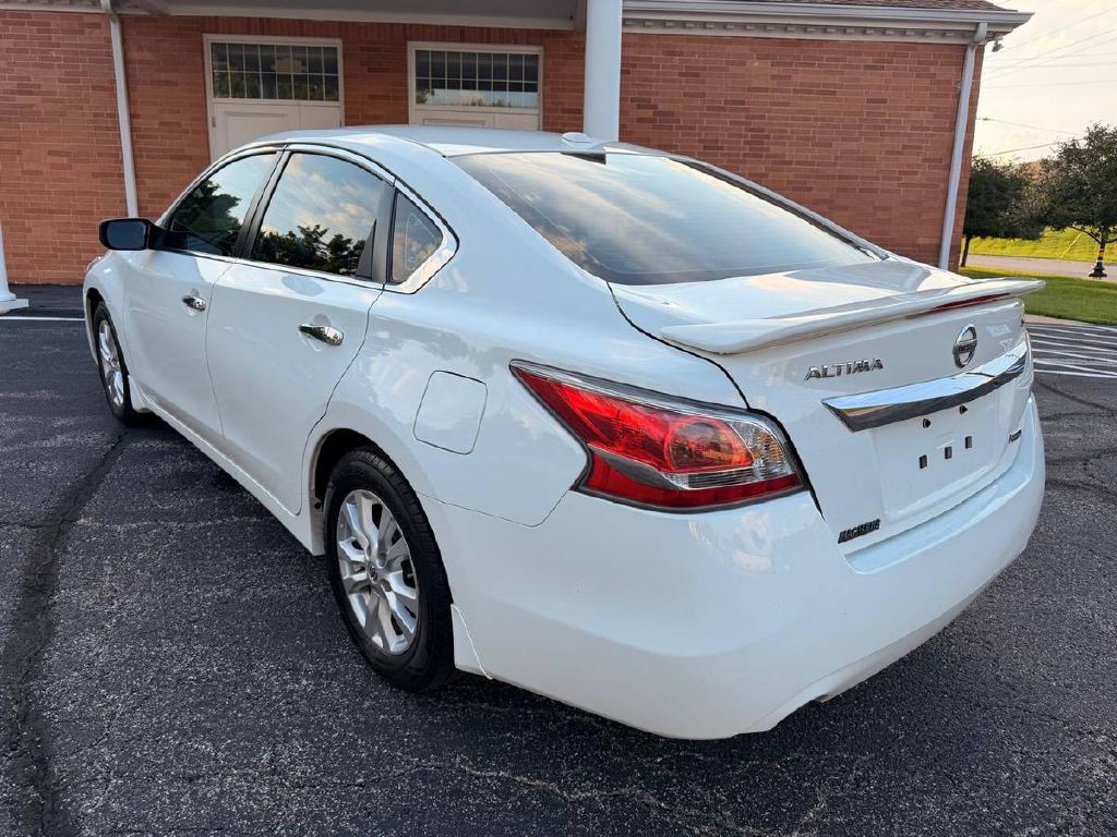 2015 Nissan Altima Image 8