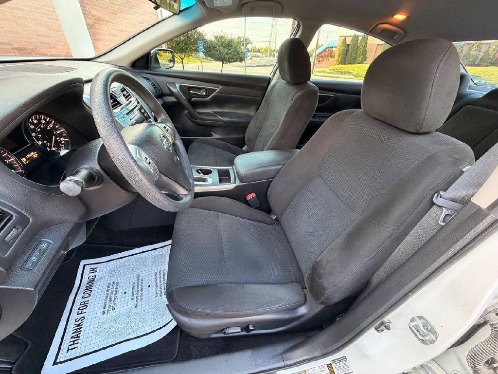 2015 Nissan Altima Image 9