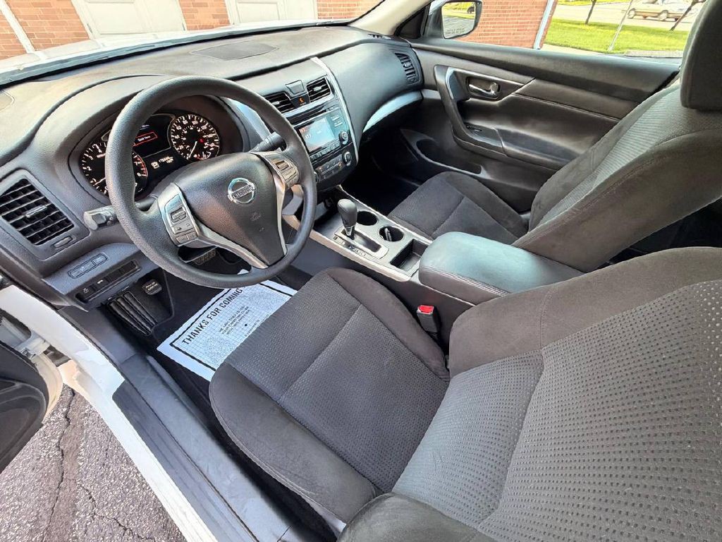2015 Nissan Altima Image 10