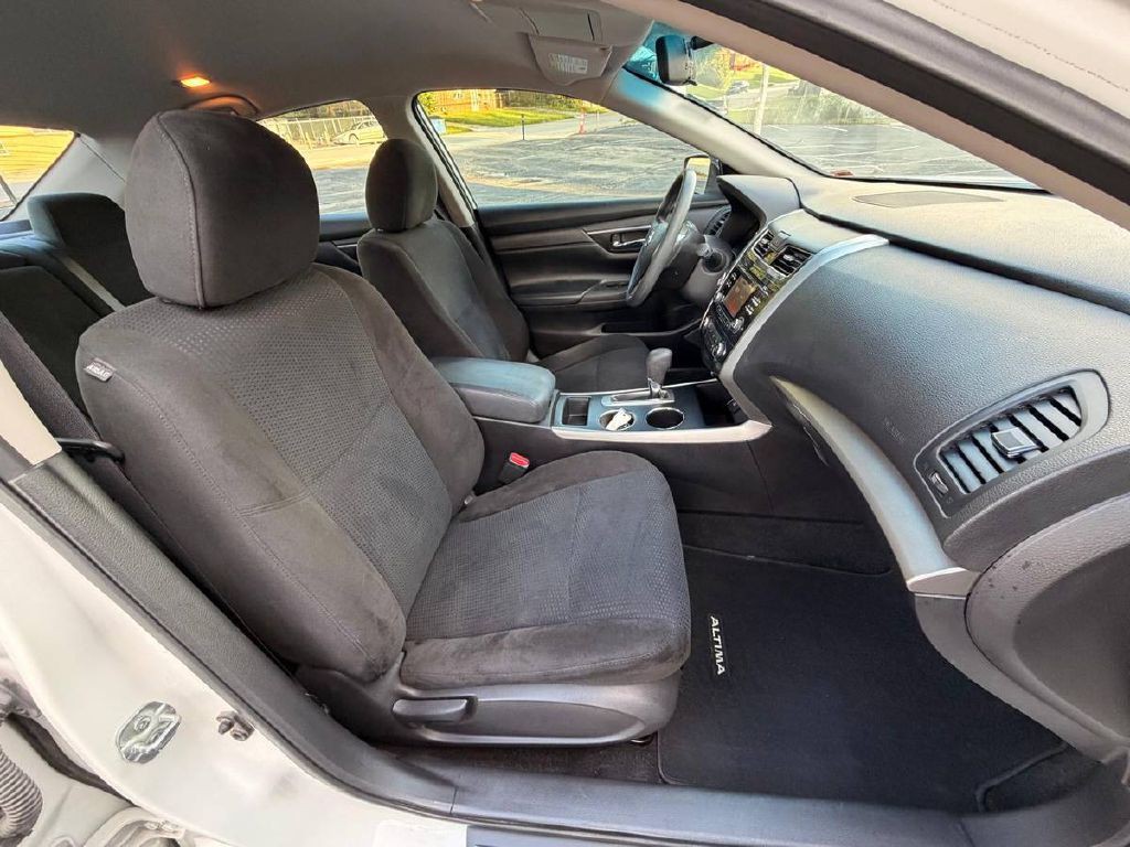 2015 Nissan Altima Image 11