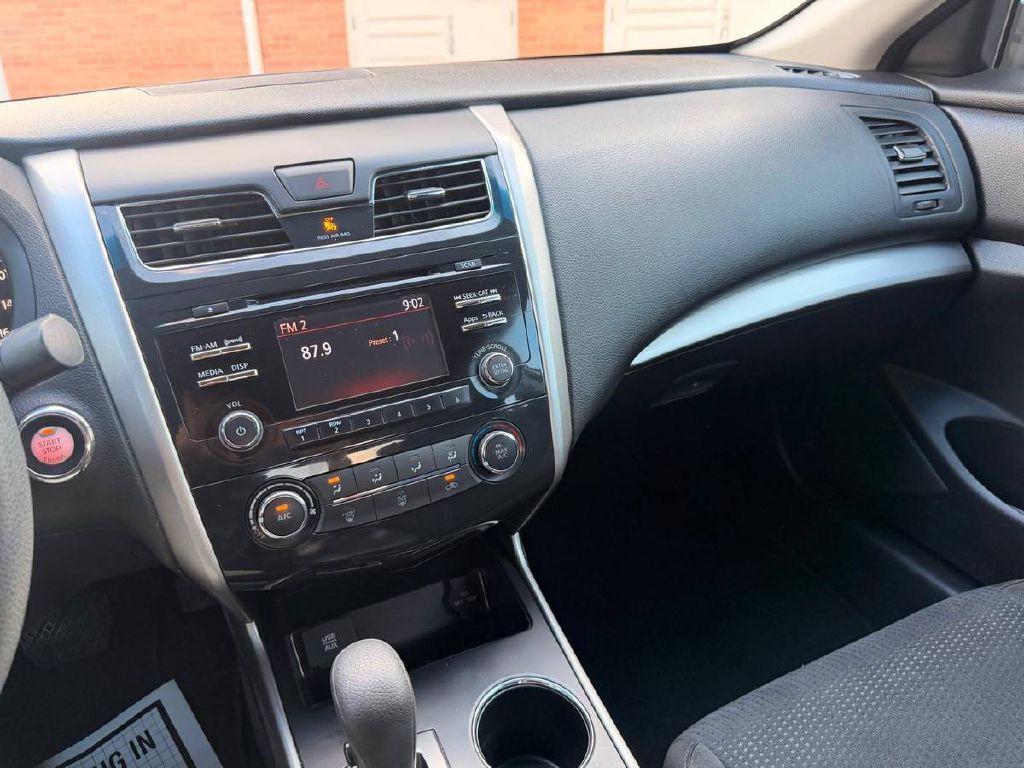 2015 Nissan Altima Image 18