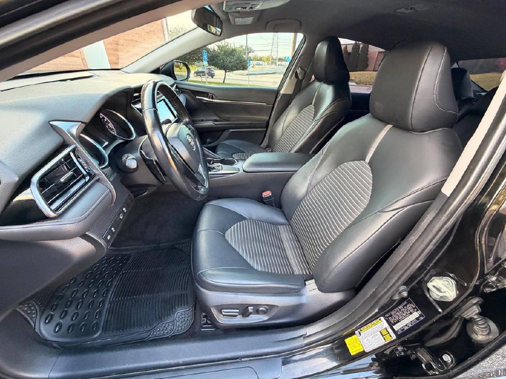 2020 Toyota Camry Image 9