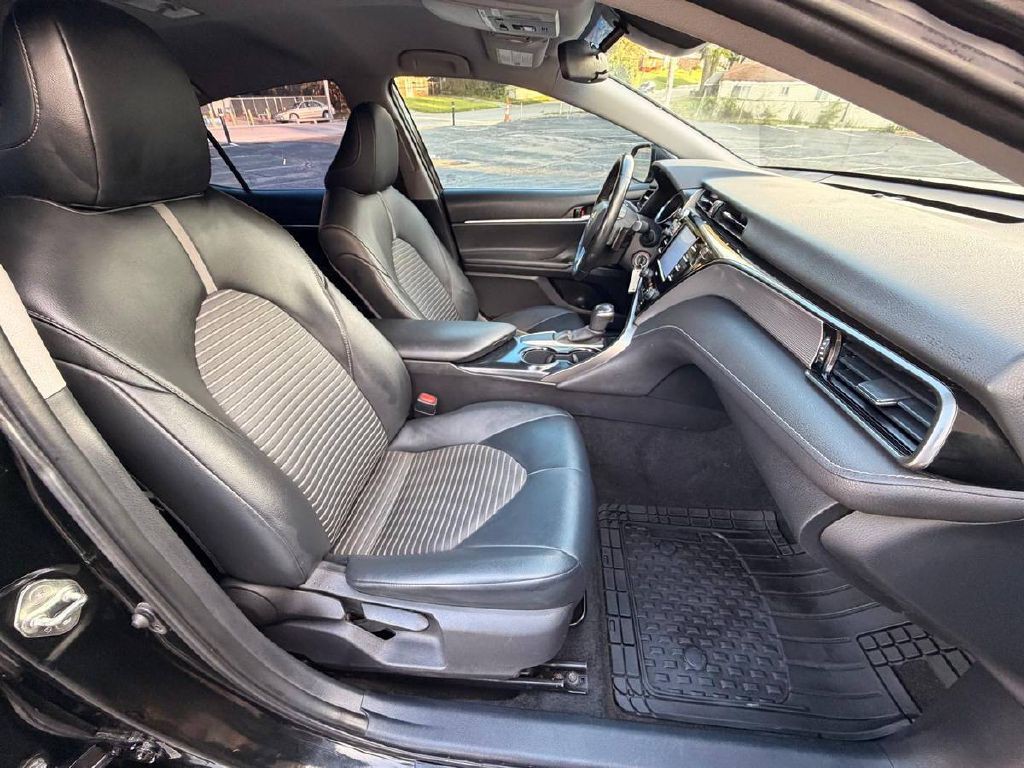 2020 Toyota Camry Image 11
