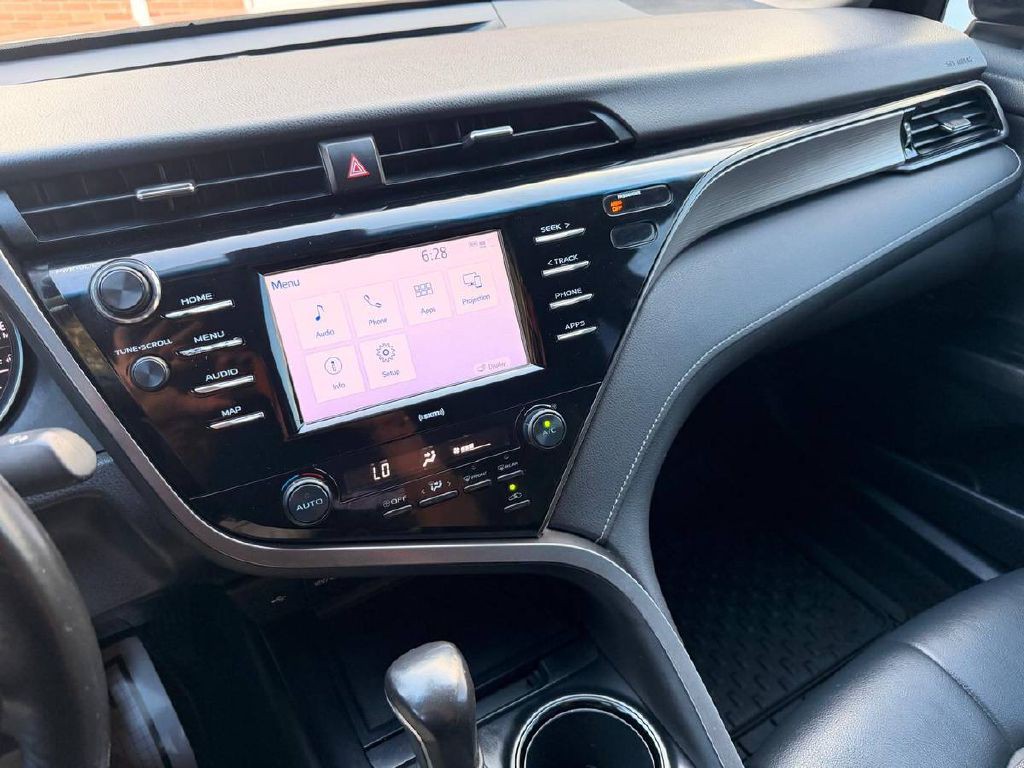 2020 Toyota Camry Image 18