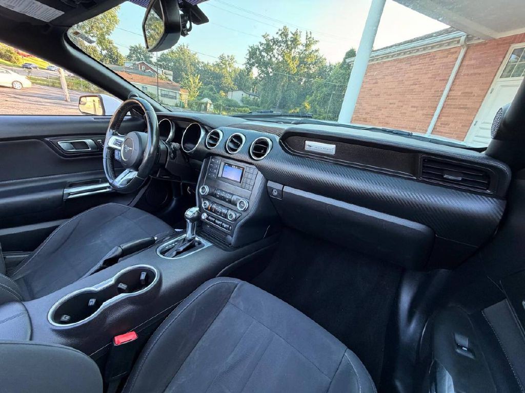 2019 Ford Mustang Image 16