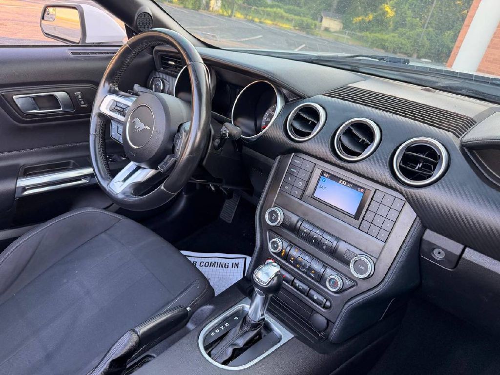 2019 Ford Mustang Image 17