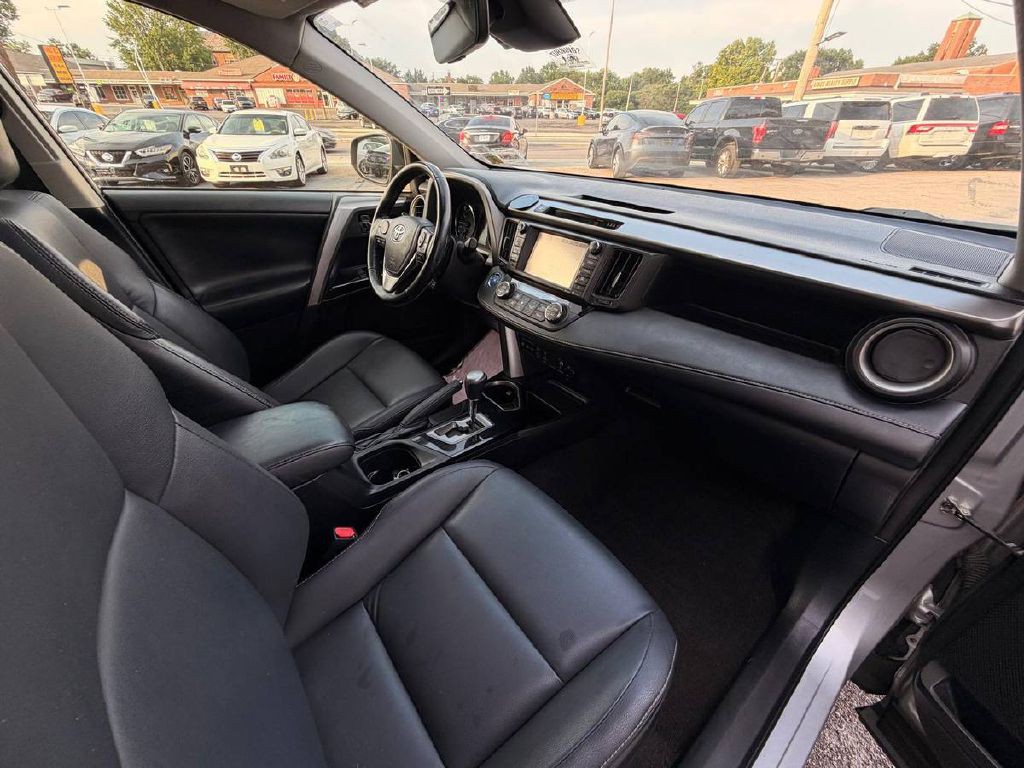 2017 Toyota Rav4 Image 12