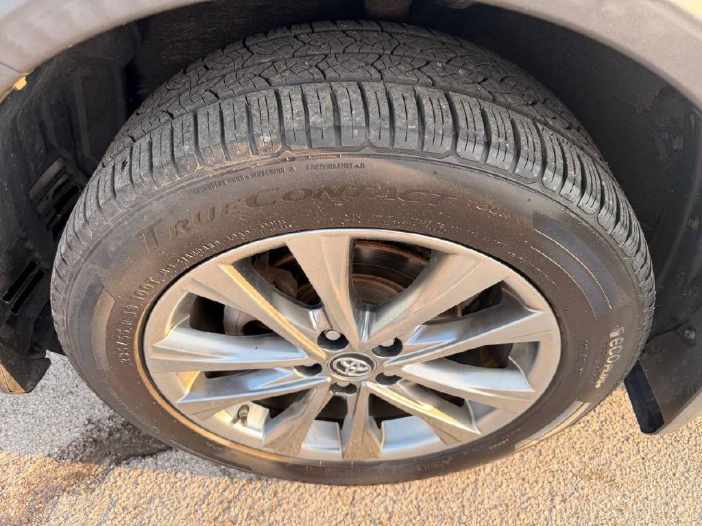 2017 Toyota Rav4 Image 21