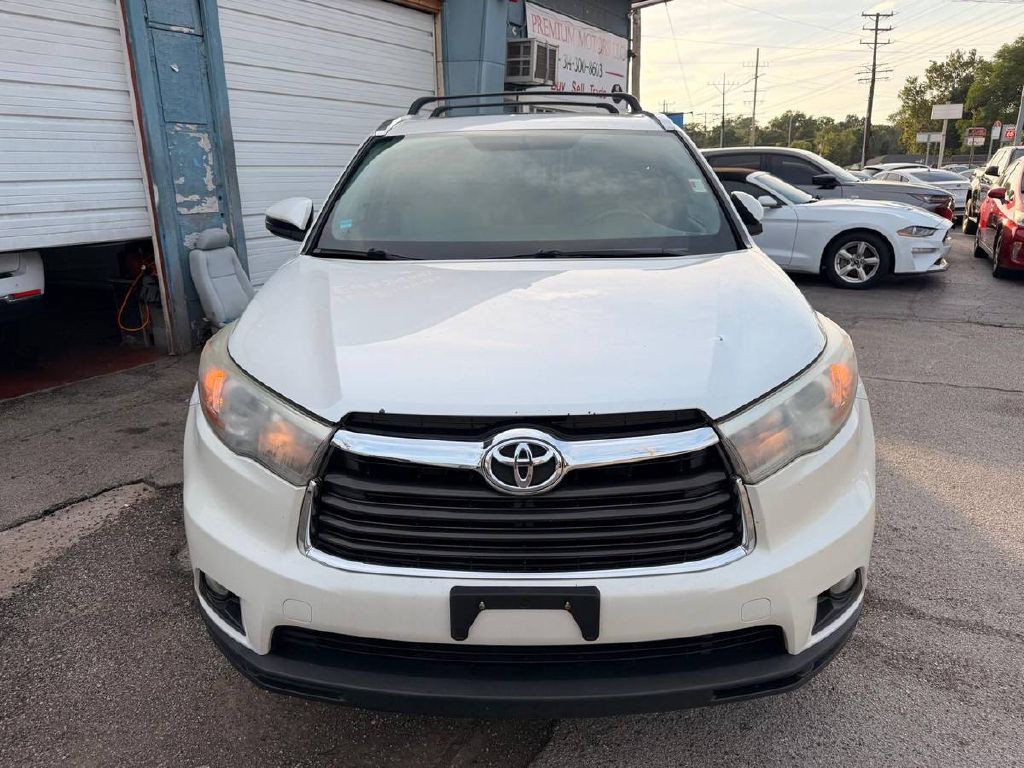 2016 Toyota Highlander Image 2