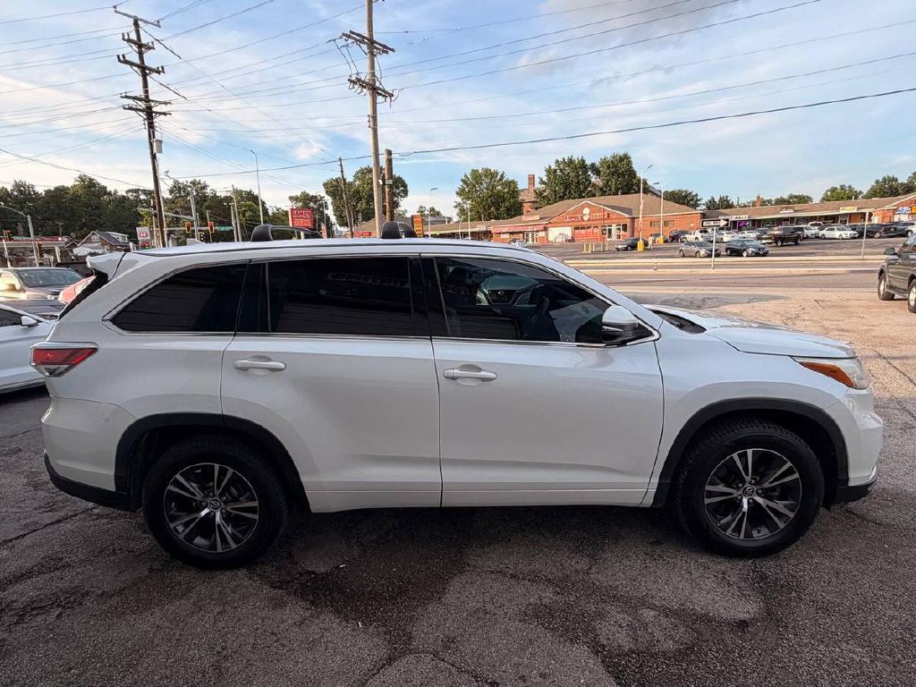2016 Toyota Highlander Image 4