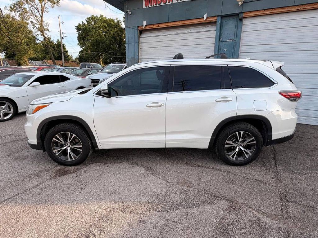 2016 Toyota Highlander Image 5