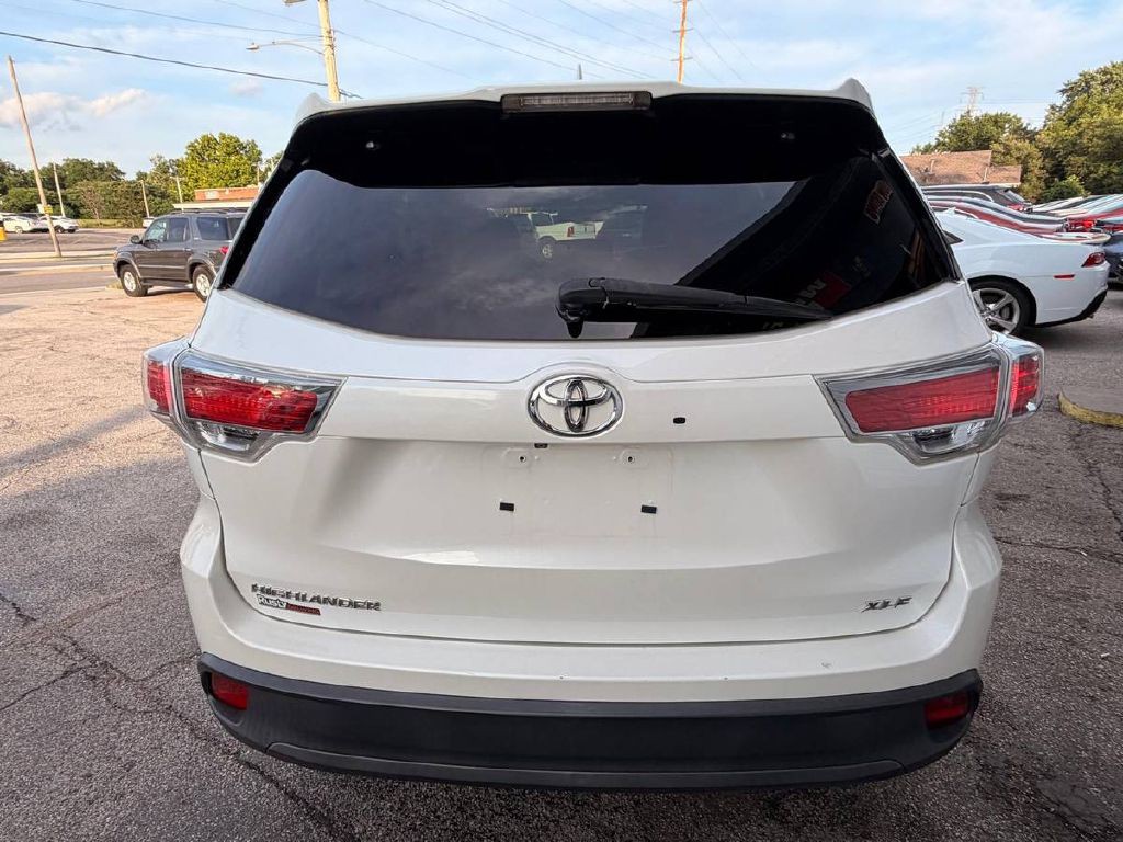 2016 Toyota Highlander Image 7