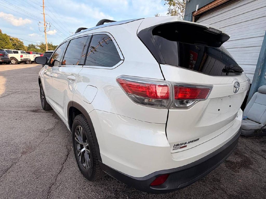 2016 Toyota Highlander Image 8