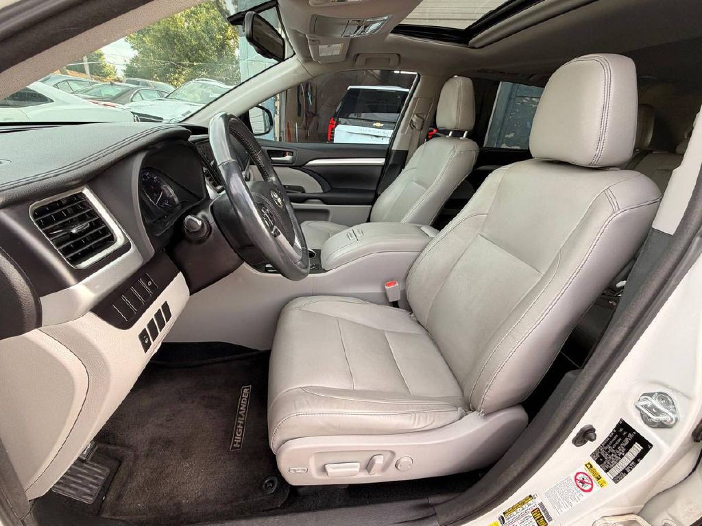 2016 Toyota Highlander Image 9