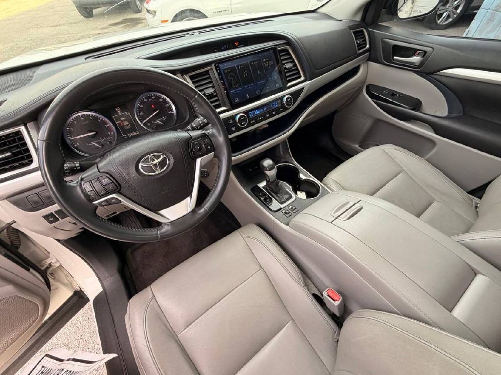 2016 Toyota Highlander Image 10