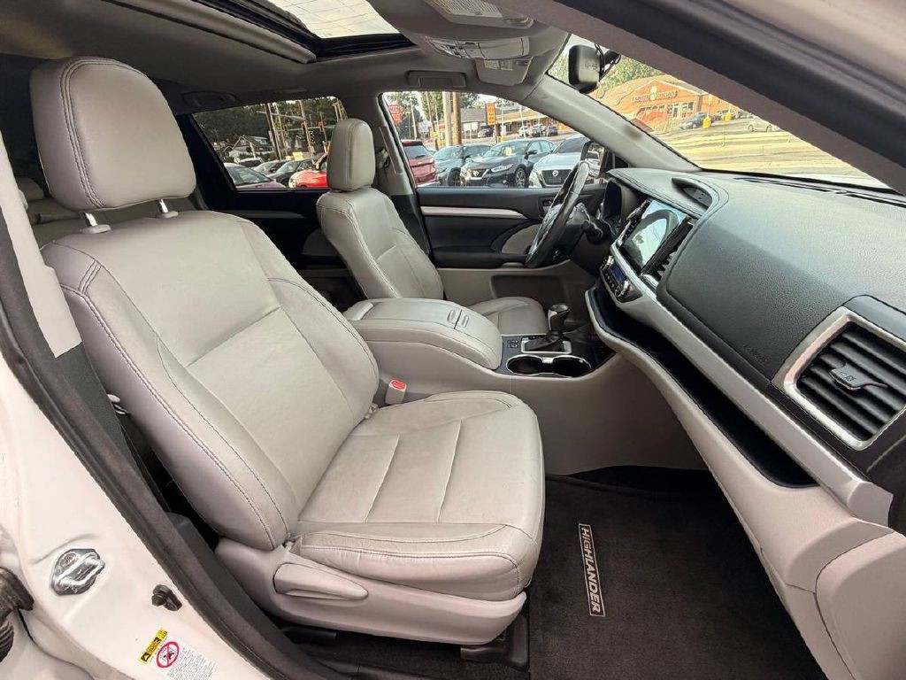 2016 Toyota Highlander Image 11