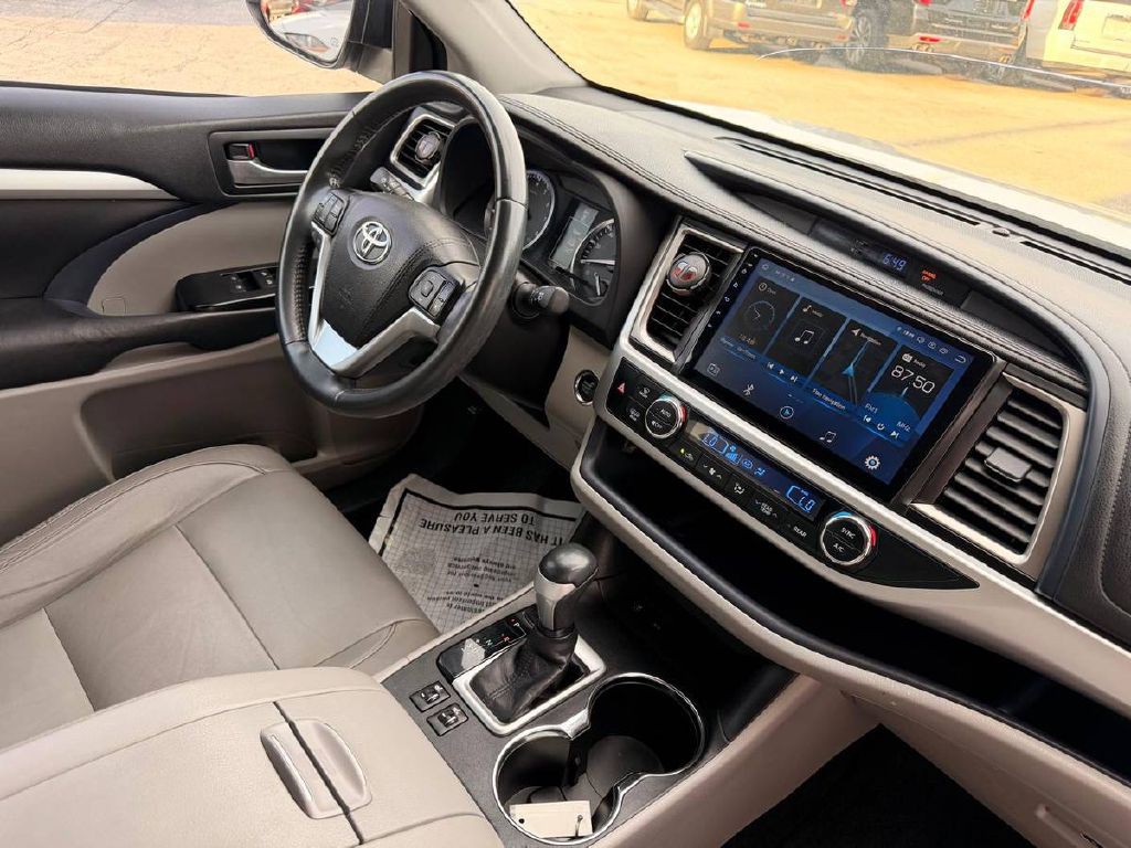 2016 Toyota Highlander Image 12
