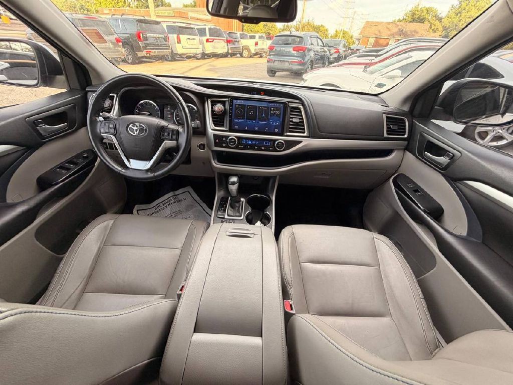 2016 Toyota Highlander Image 15