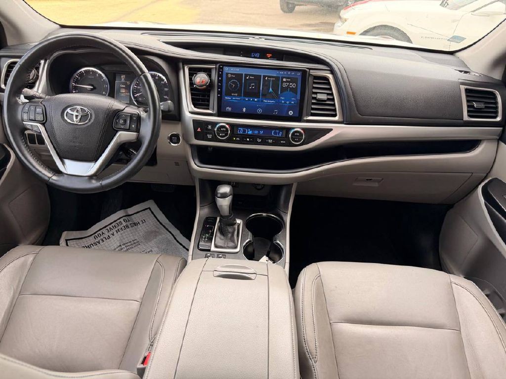 2016 Toyota Highlander Image 16