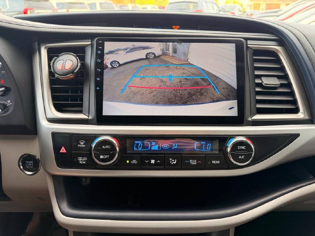 2016 Toyota Highlander Image 18