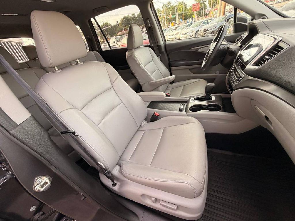 2017 Honda Pilot Image 11