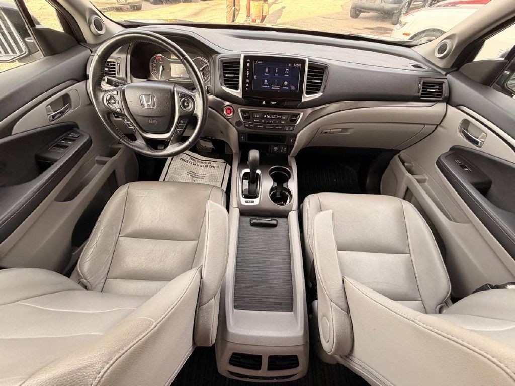 2017 Honda Pilot Image 16