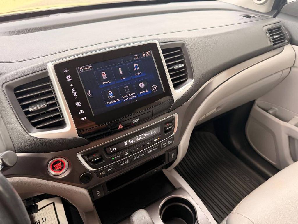 2017 Honda Pilot Image 19