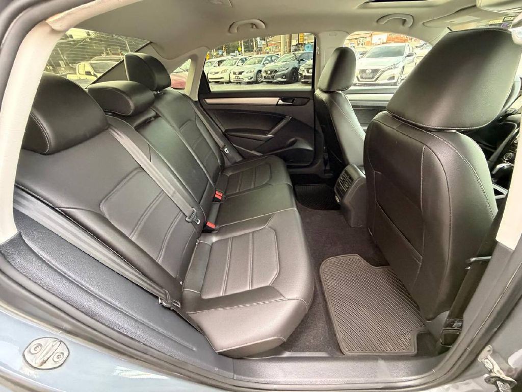 2022 Volkswagen Passat Image 14