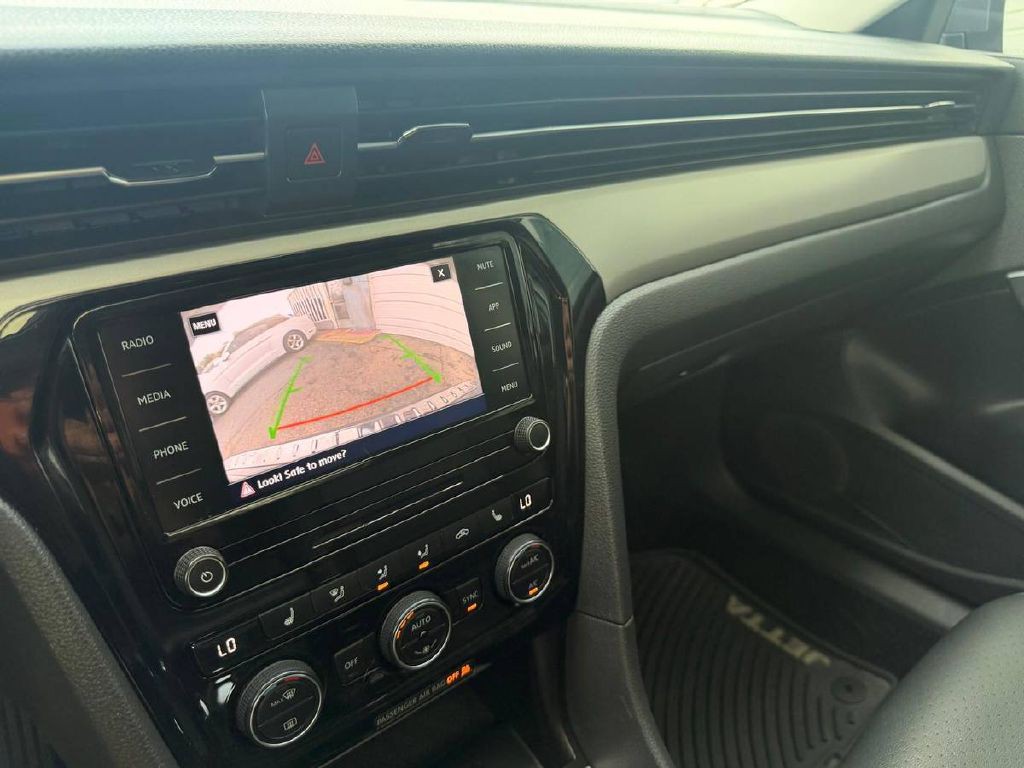 2022 Volkswagen Passat Image 18