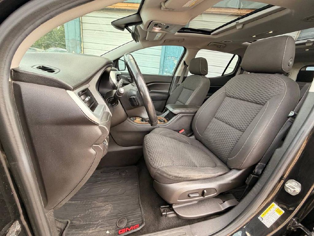 2017 GMC Acadia Image 9