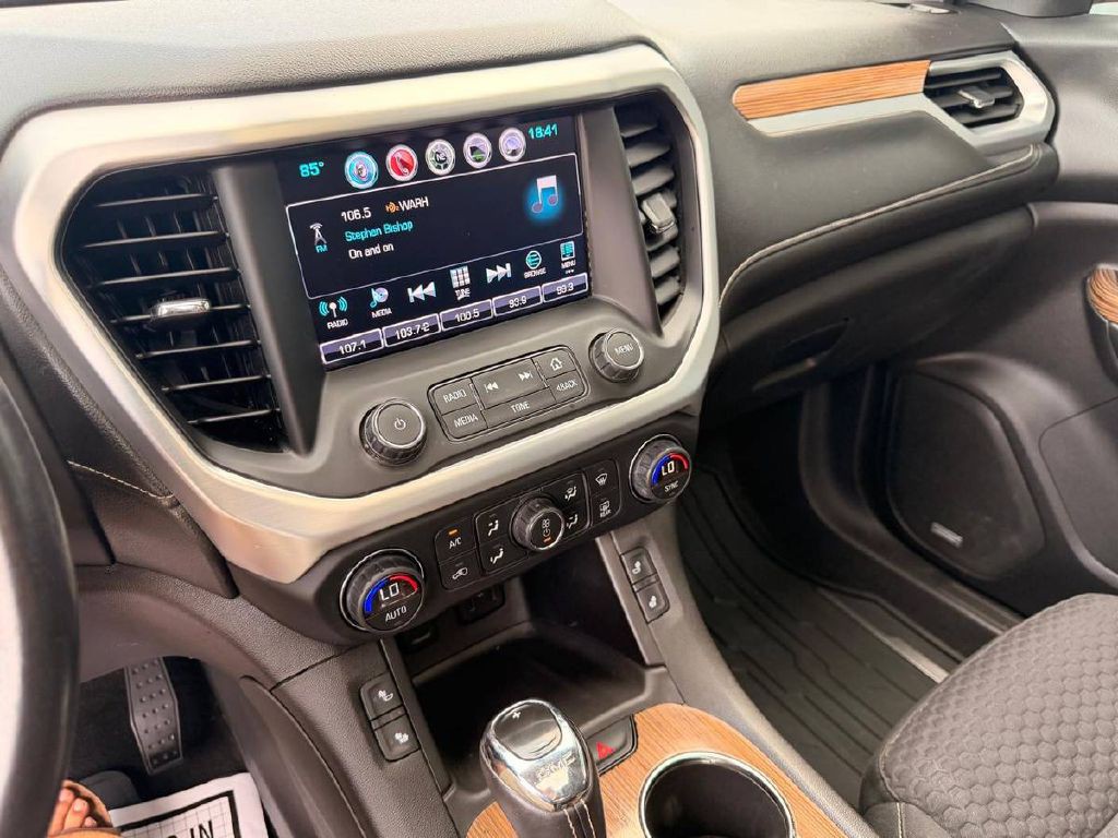 2017 GMC Acadia Image 18