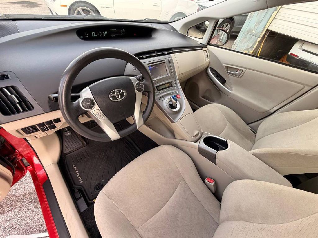 2014 Toyota Prius Image 10