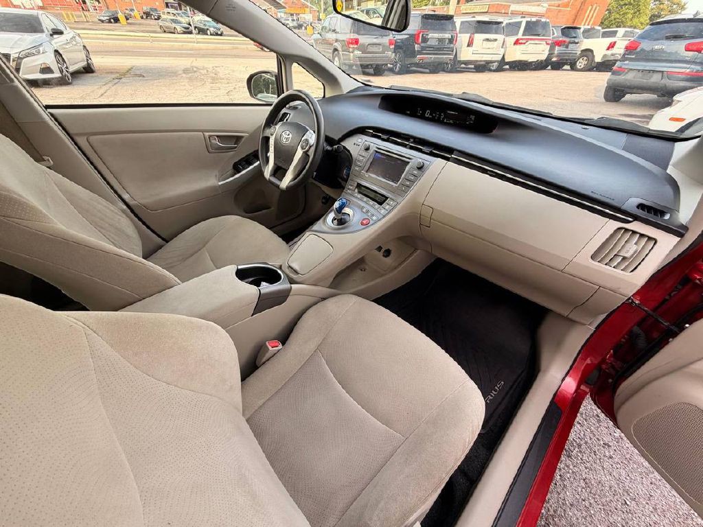 2014 Toyota Prius Image 12