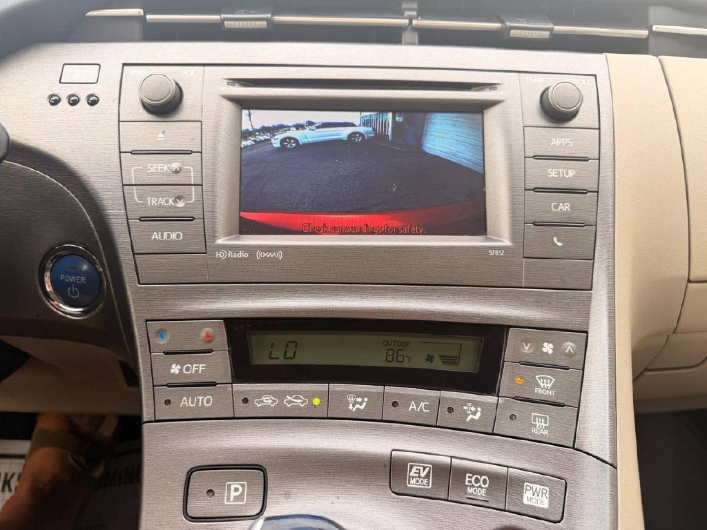 2014 Toyota Prius Image 16