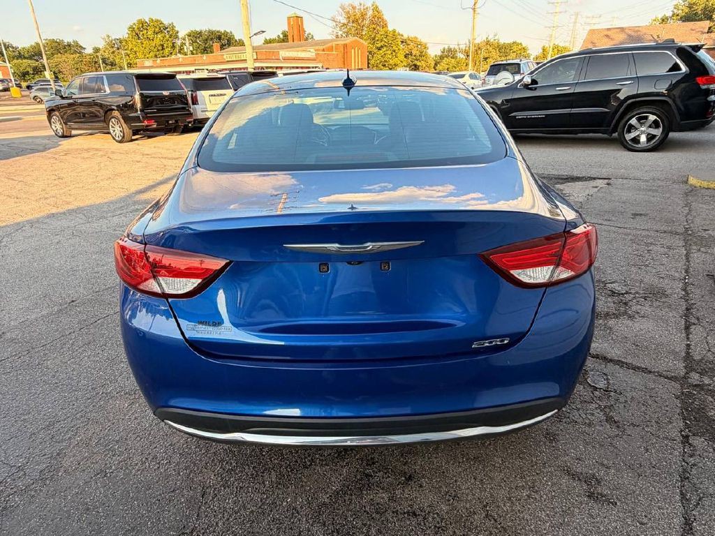 2017 Chrysler 200 Image 7
