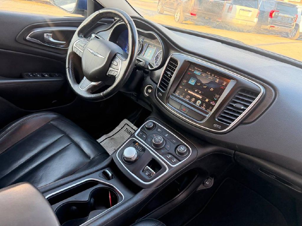 2017 Chrysler 200 Image 13