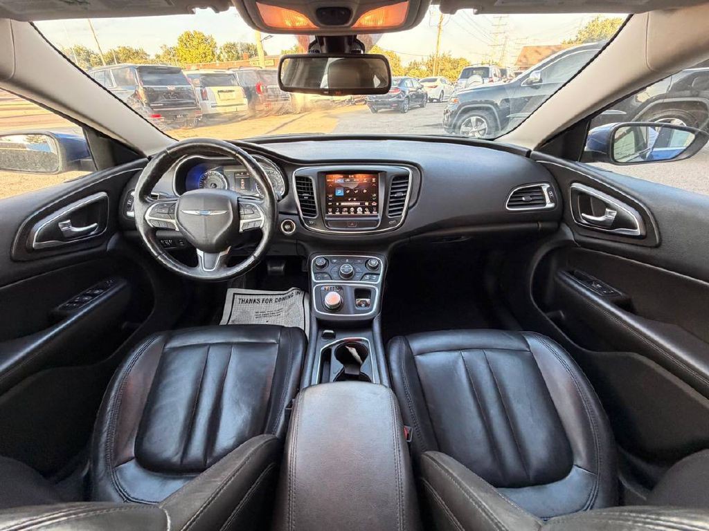 2017 Chrysler 200 Image 15