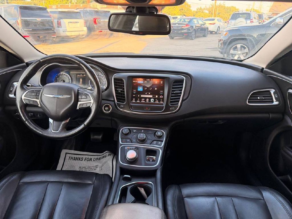 2017 Chrysler 200 Image 16