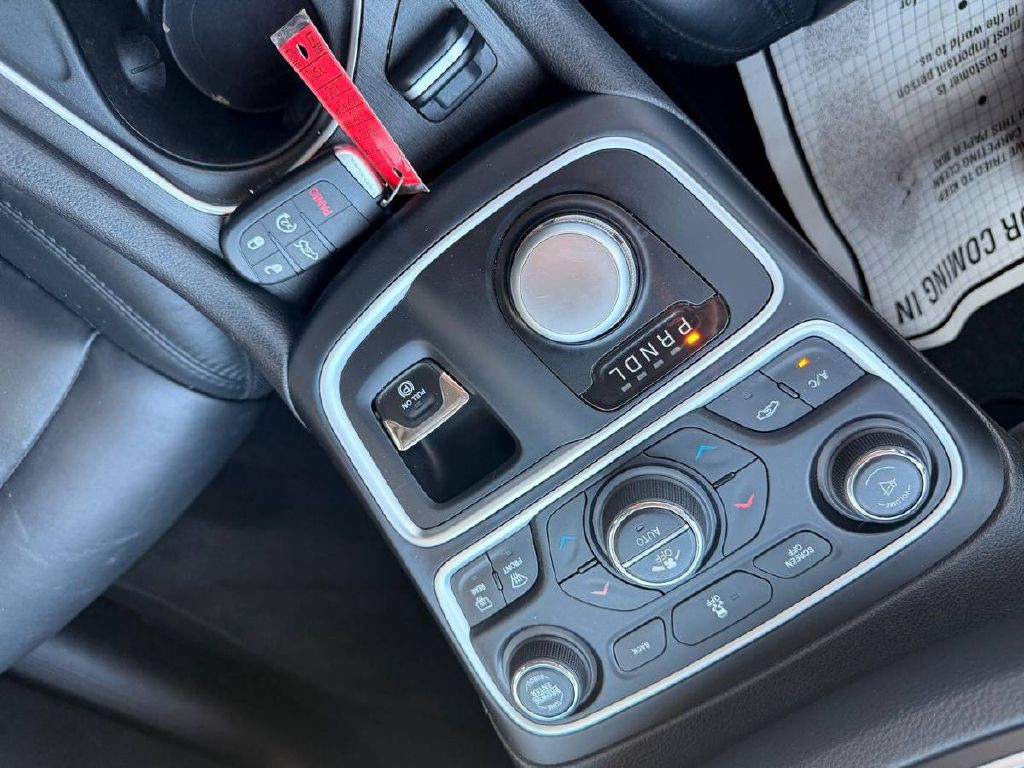 2017 Chrysler 200 Image 19