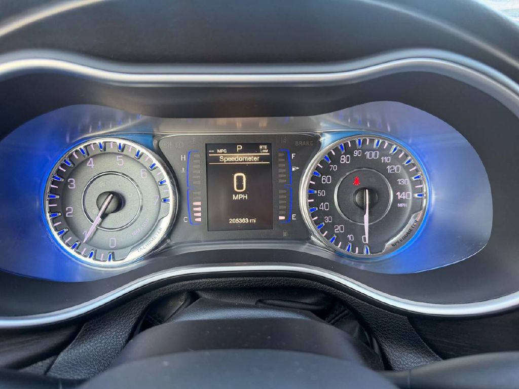 2017 Chrysler 200 Image 20
