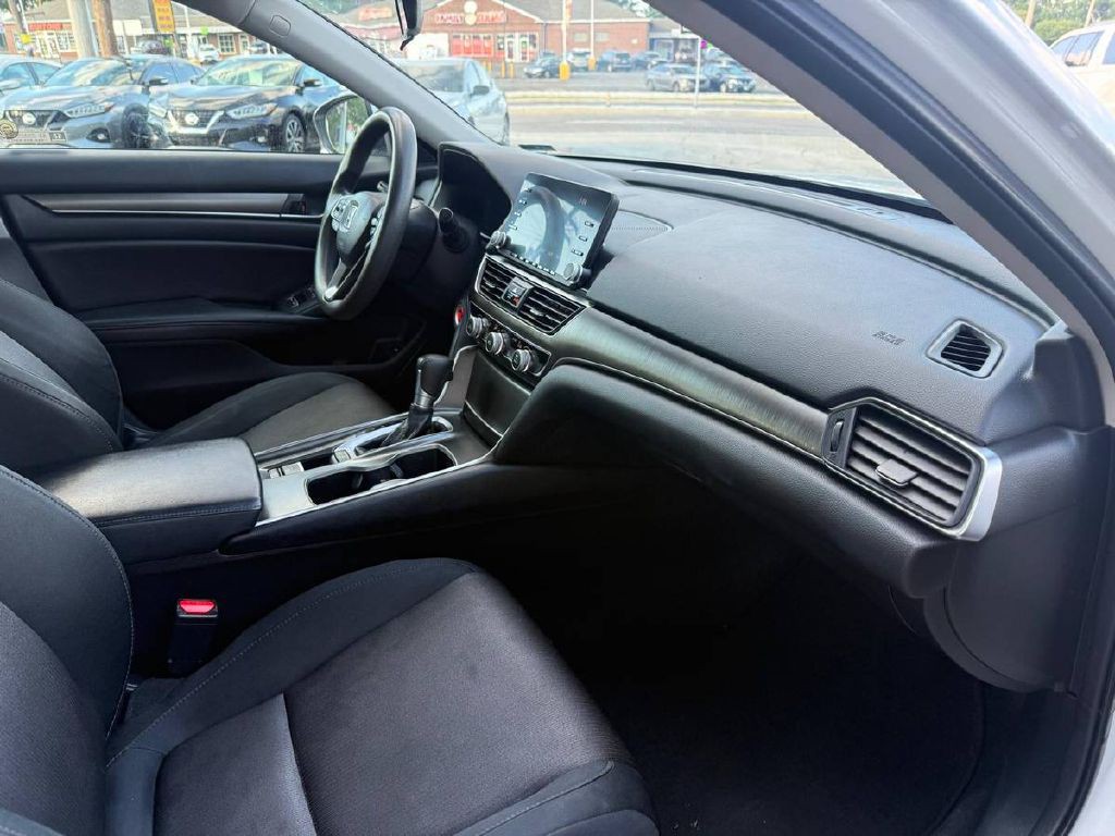 2018 Honda Accord Image 9