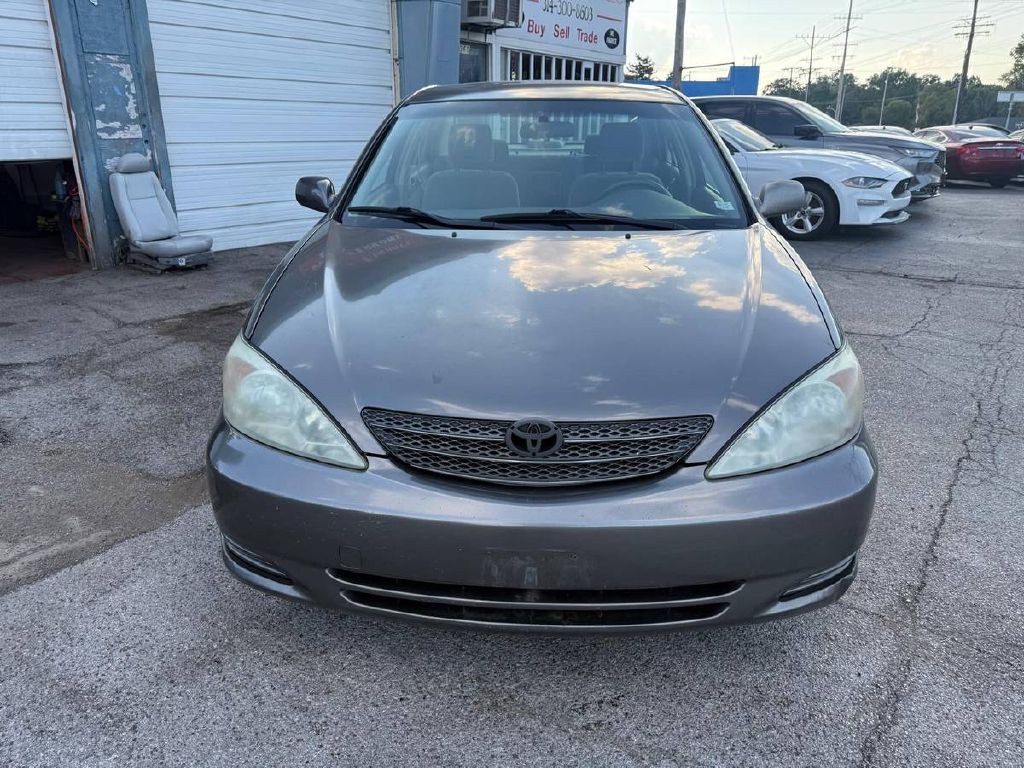 2004 Toyota Camry Image 2