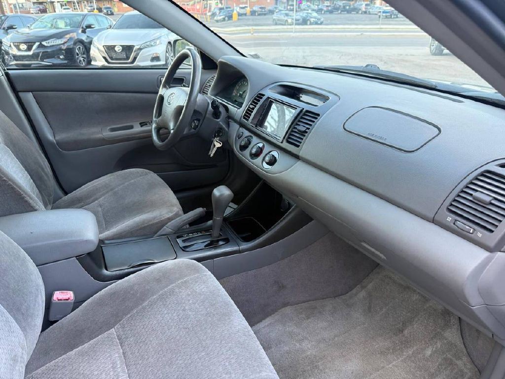2004 Toyota Camry Image 7
