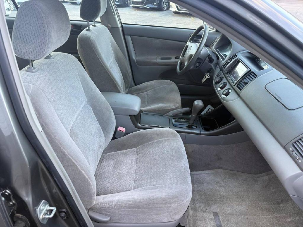 2004 Toyota Camry Image 8