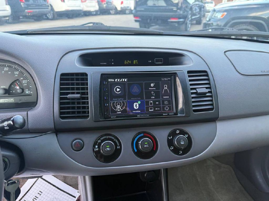 2004 Toyota Camry Image 11